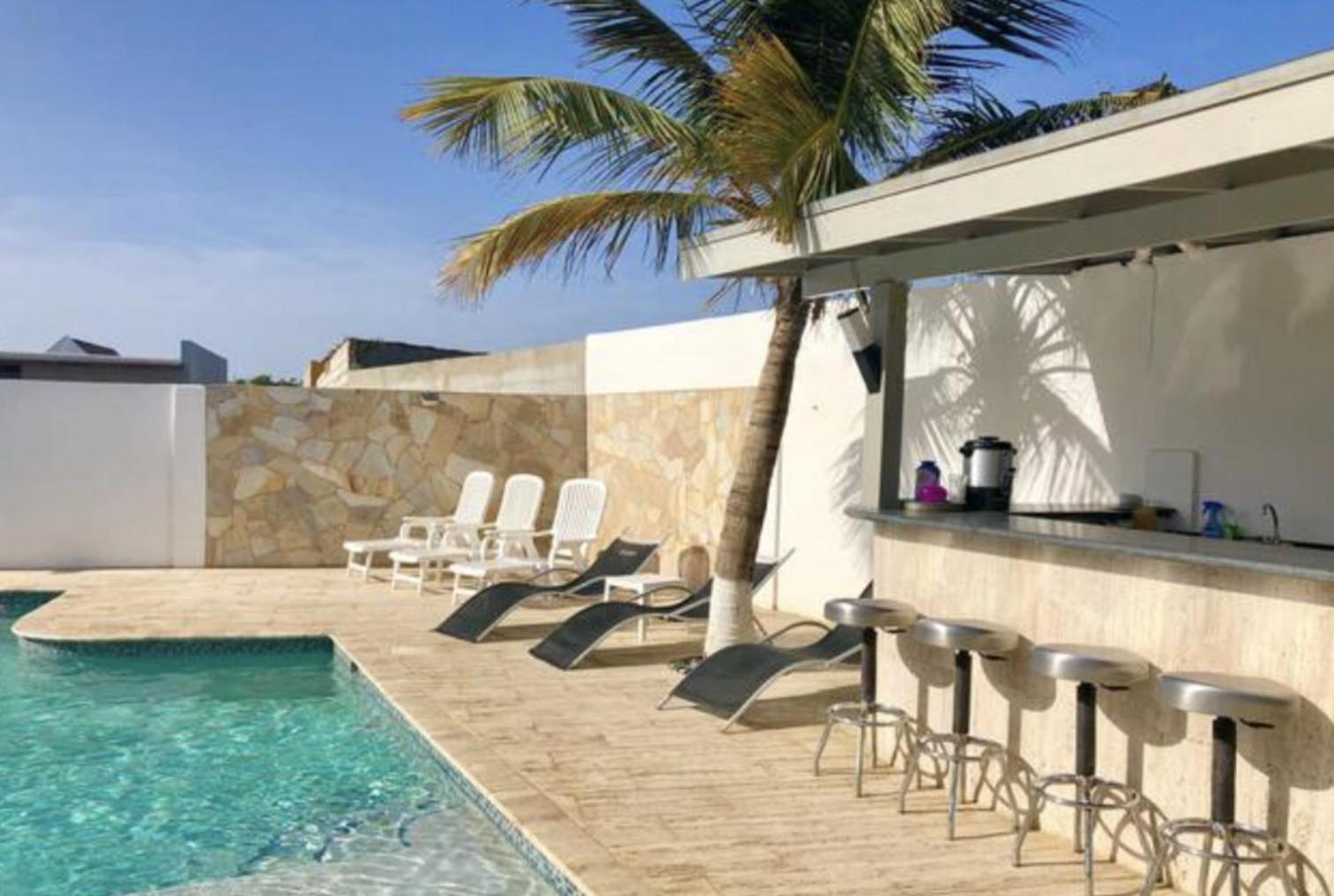 Genesis Apartments Palm Beach Exterior foto
