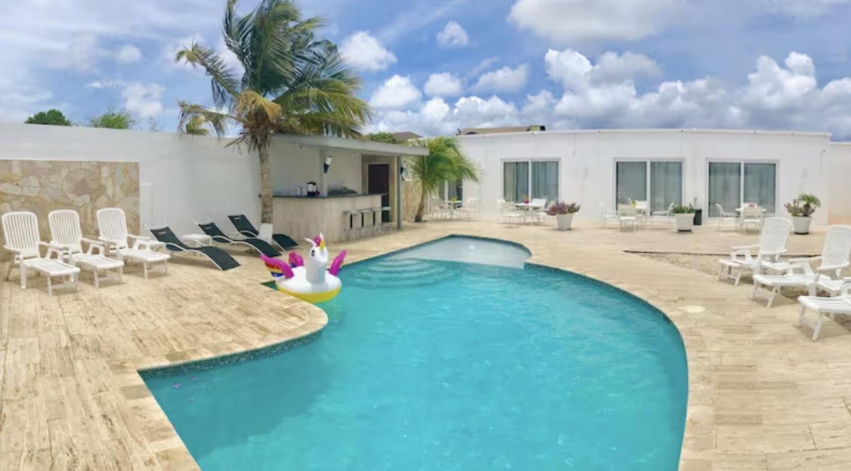Genesis Apartments Palm Beach Exterior foto