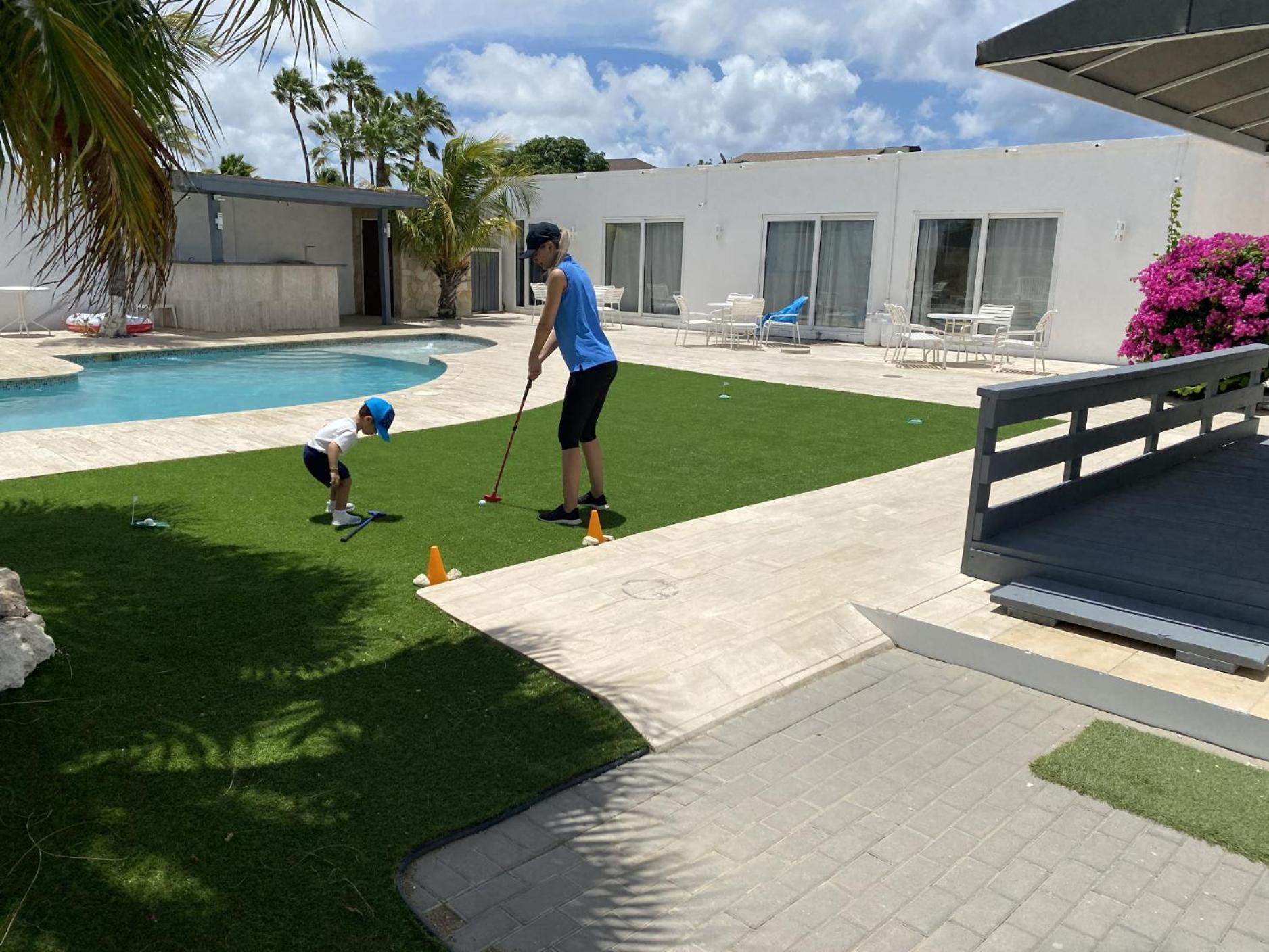 Genesis Apartments Palm Beach Exterior foto