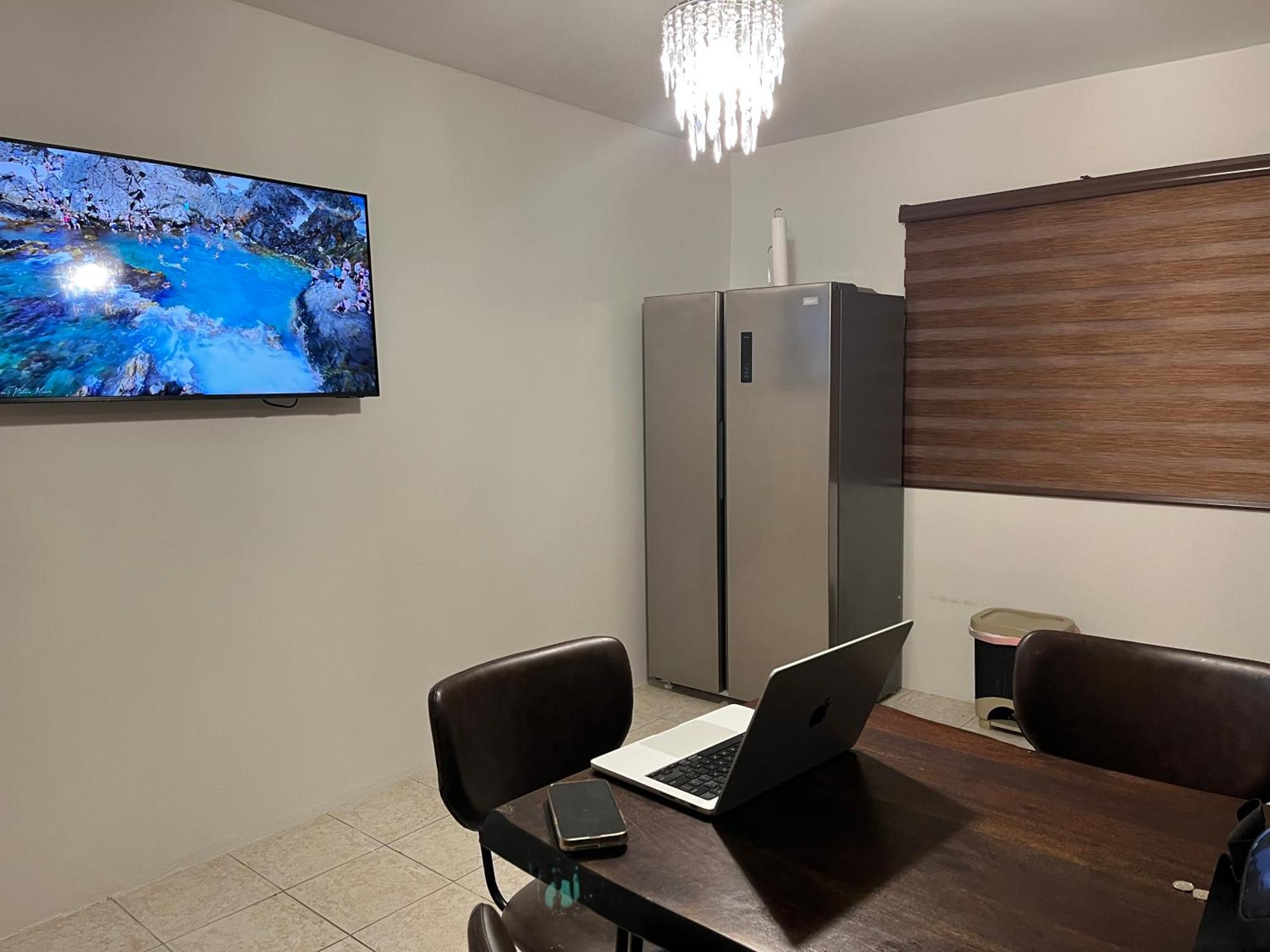 Genesis Apartments Palm Beach Exterior foto