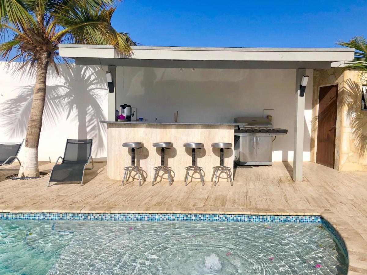 Genesis Apartments Palm Beach Exterior foto